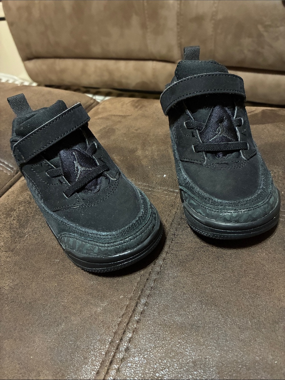 Jordan sneakers toddler)